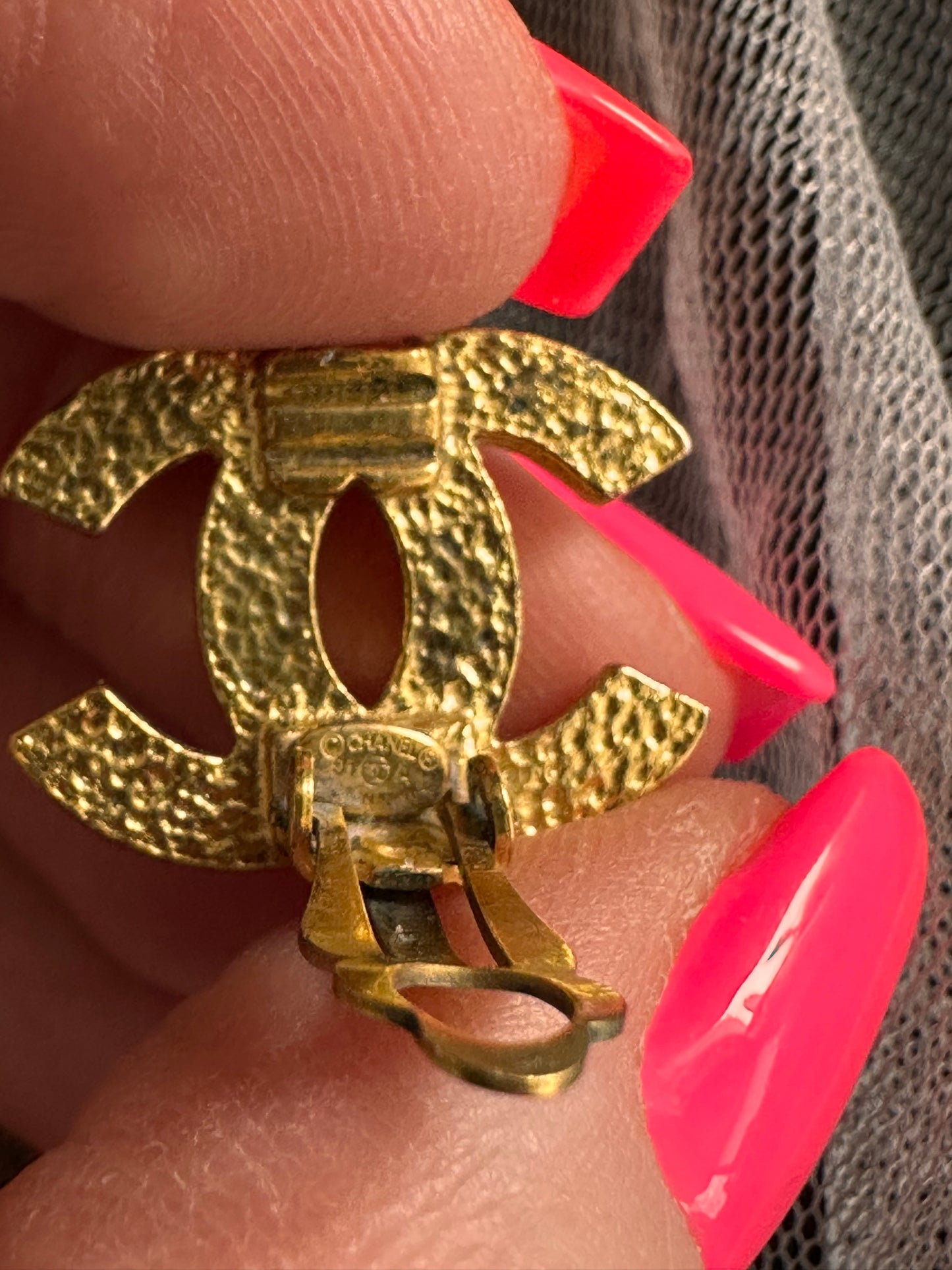 Chanel earrings clip on