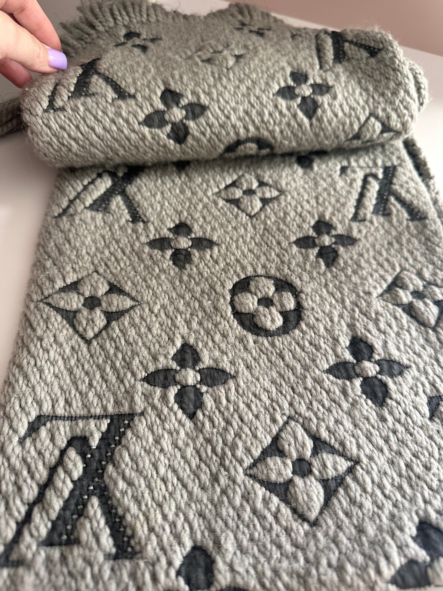 Louis Vuitton Logomania scarf gray