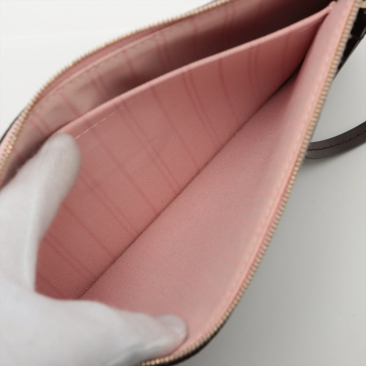 Louis Vuitton Neverfull pouch DE rose ballerine interior