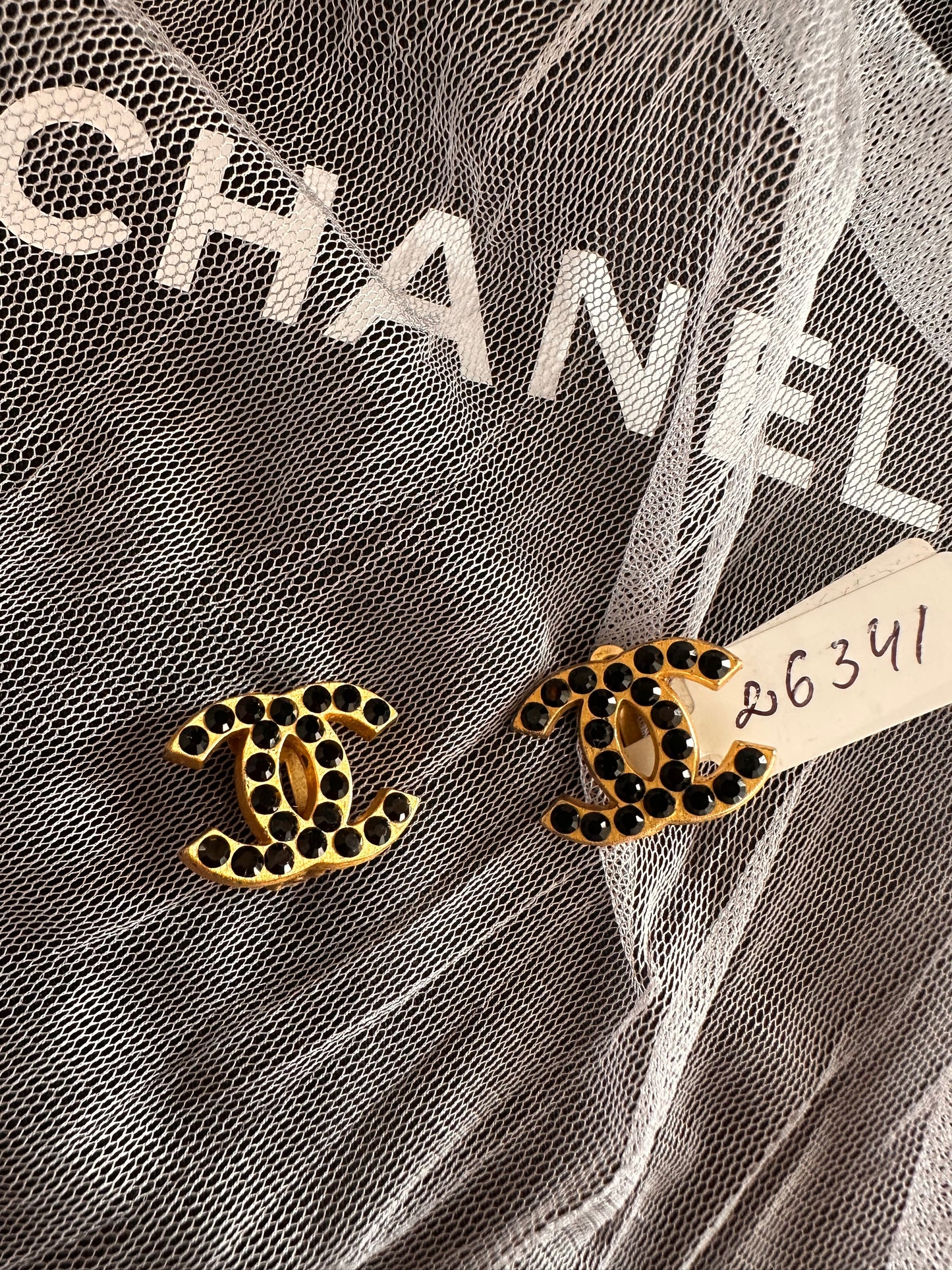 Chanel earrings clip on