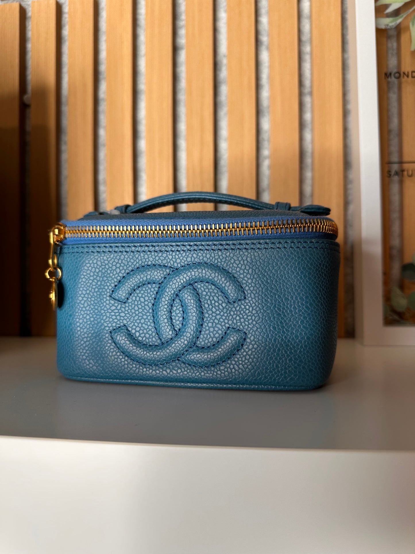 Chanel caviar rare mini vanity