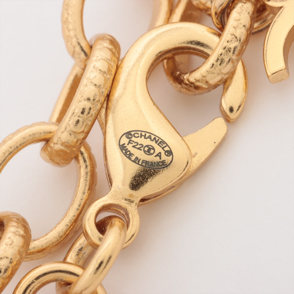 Chanel choker F22