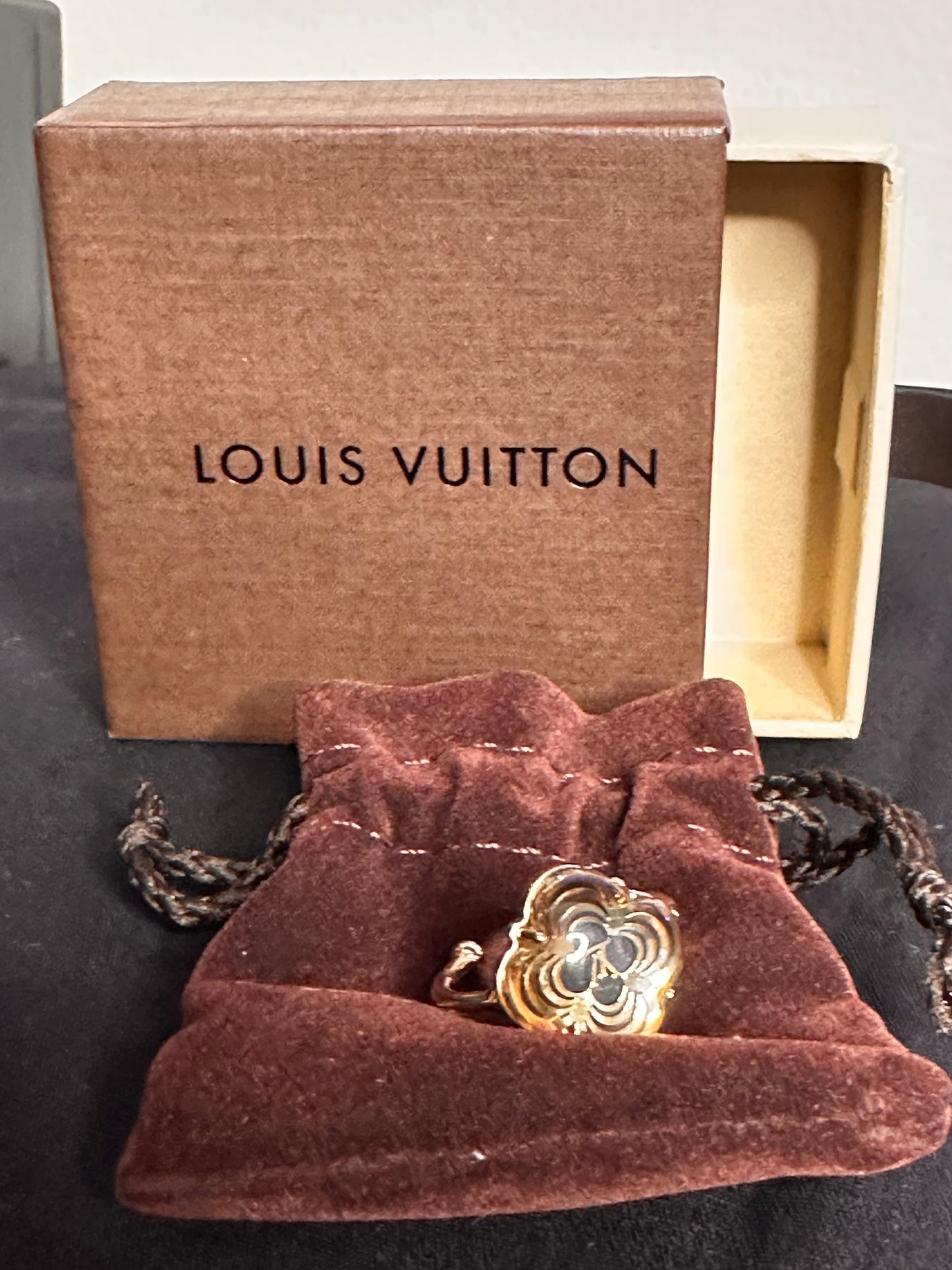 Louis Vuitton ring size 5