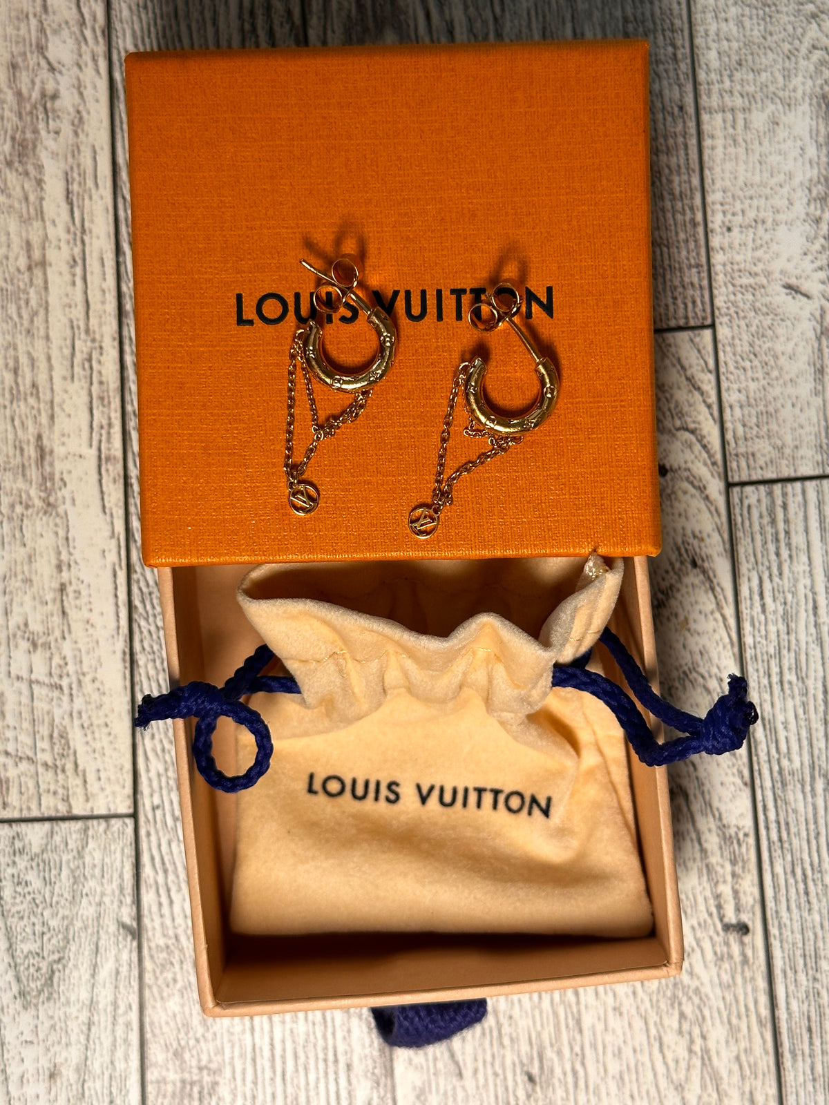 Louis Vuitton earrings drop chain small