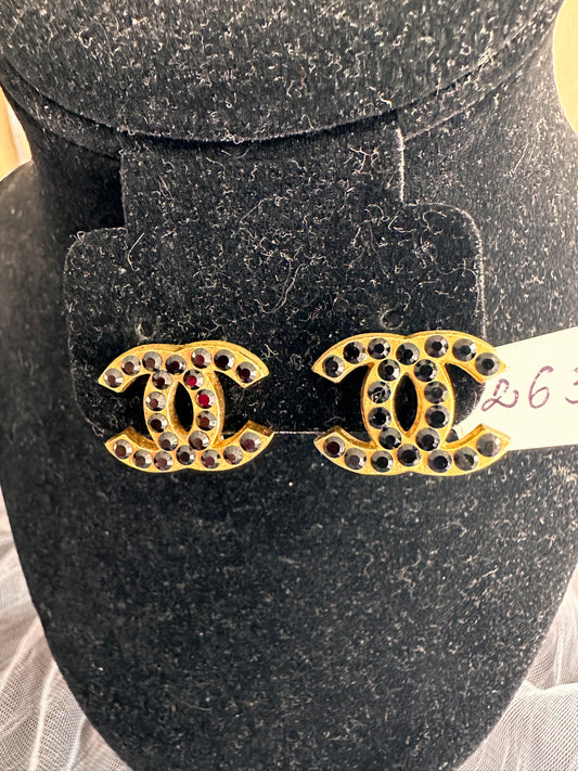 Chanel earrings clip on