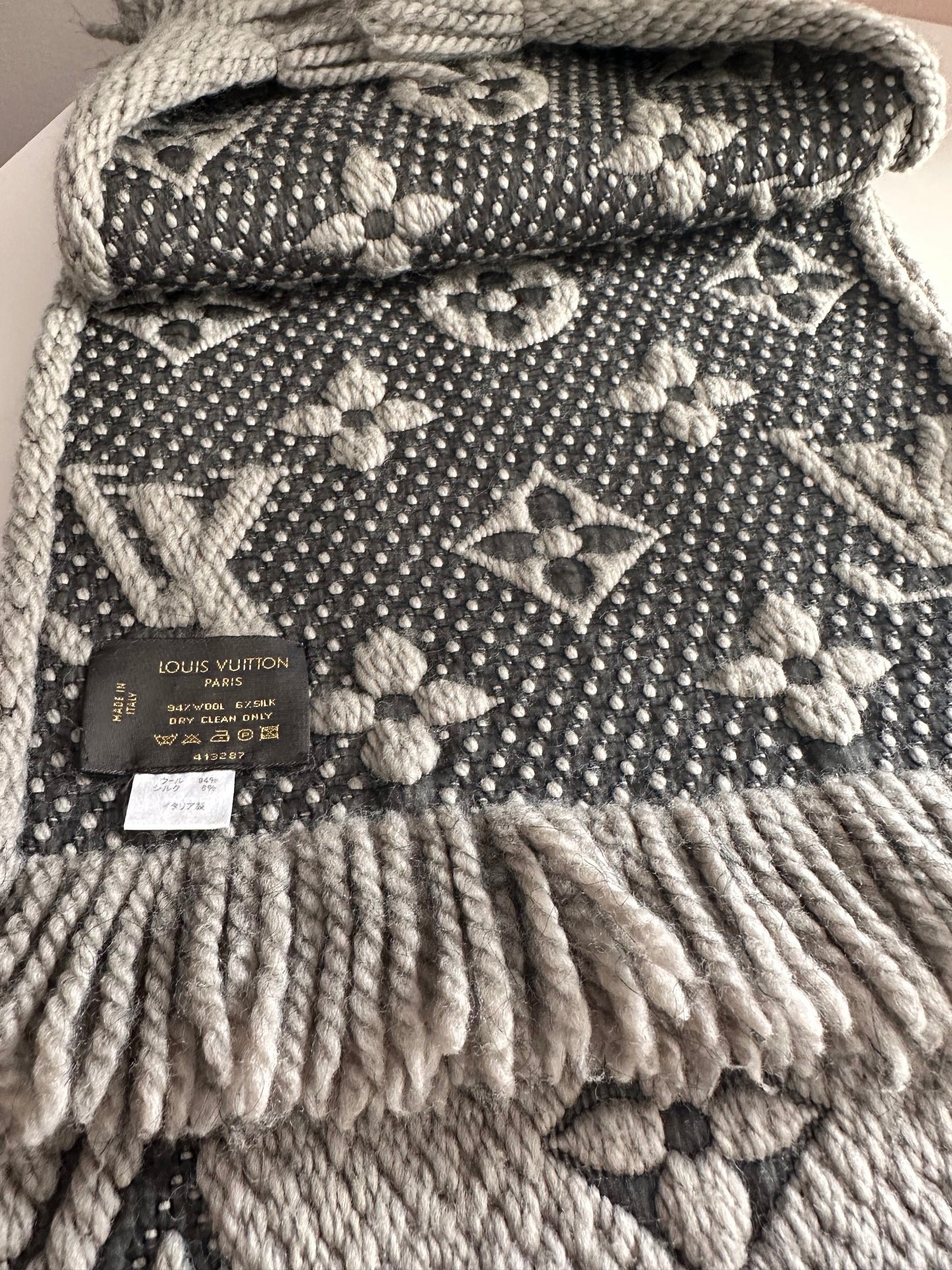Louis Vuitton Logomania scarf gray