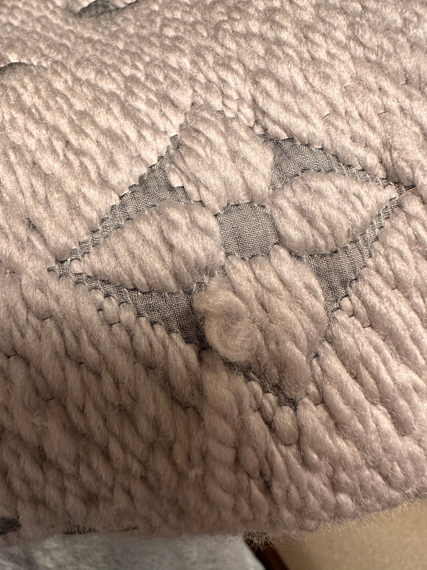 Louis Vuitton Logomania gray scarf