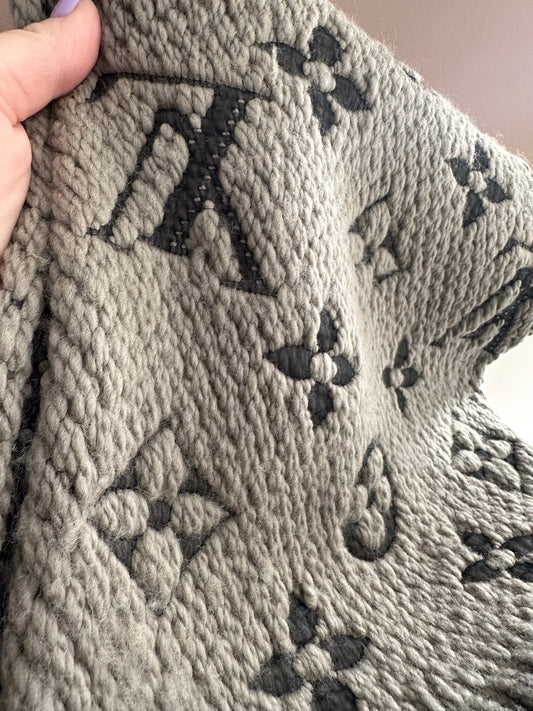 Louis Vuitton Logomania scarf gray