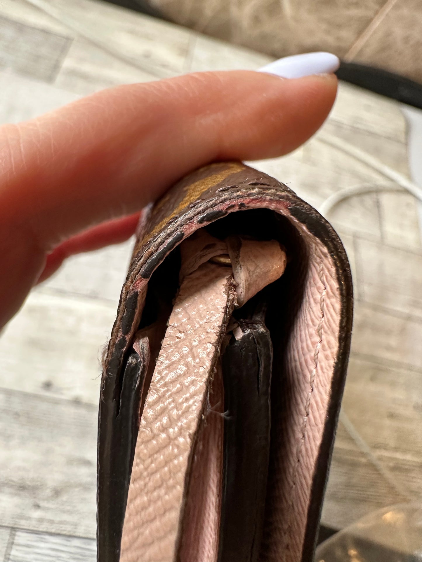 Louis Vuitton Emily wallet rose ballerine