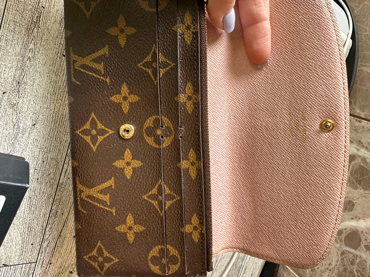 Louis Vuitton Emily wallet rose ballerine