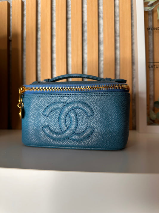 Chanel caviar rare mini vanity