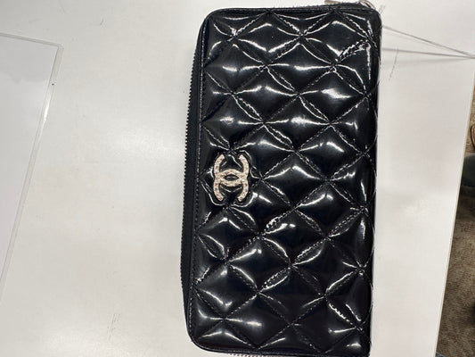 Chanel zippy wallet